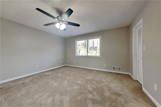 Building Photo - 3208 Aspen Cir SW