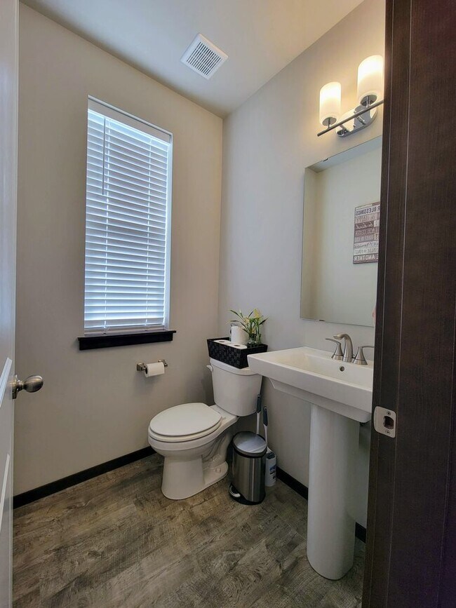 Building Photo - Available NOW!- 3bed home at The Reserve – Close to ferries, shopping and dining!