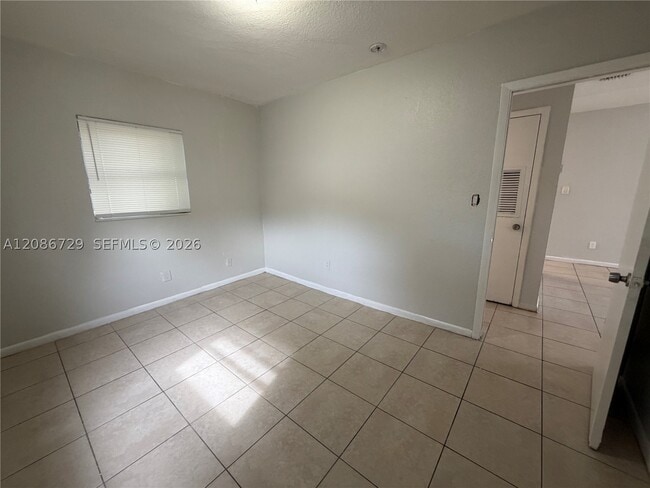 Building Photo - 148 NW 14th Way