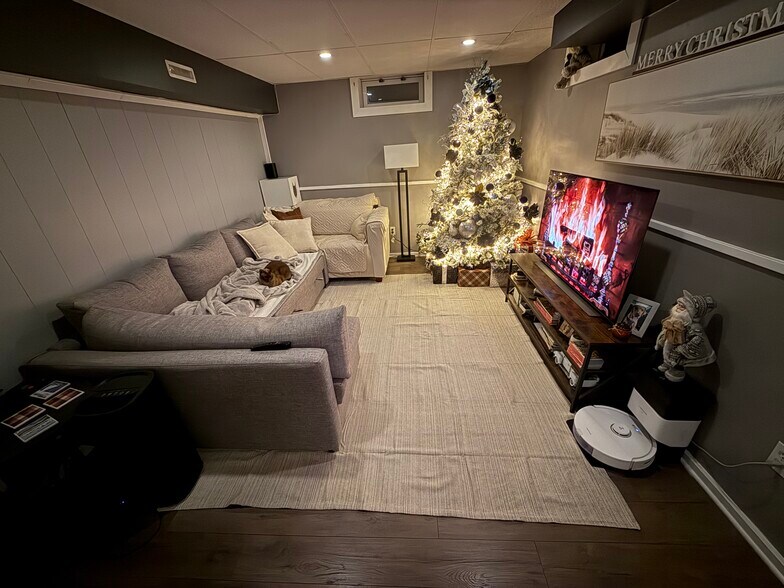 Building Photo - 39 Foxon Rd