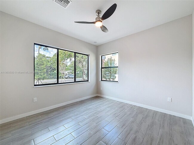 Building Photo - 402-414 NW 41st St