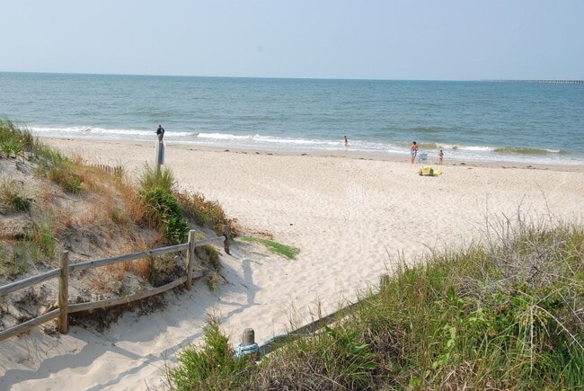 Building Photo - CHICKS BEACH CONDO FOR RENT - VIRGINIA BEACH!