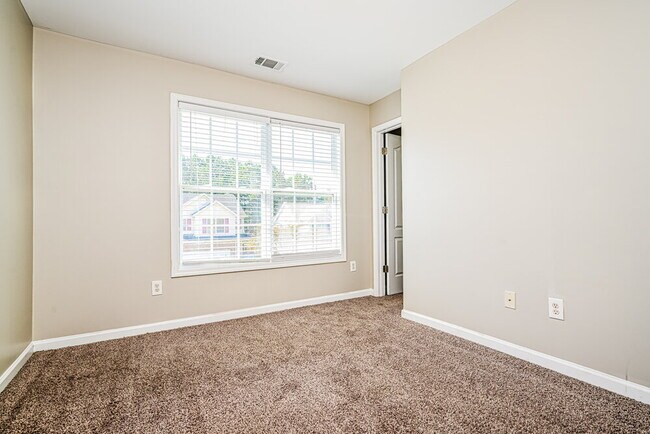 Building Photo - 5792 Castlebrook Dr