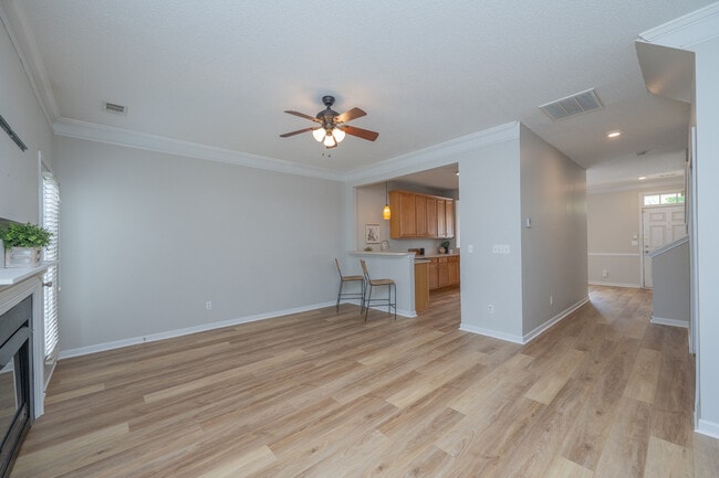 Building Photo - 25 Stratus Ct