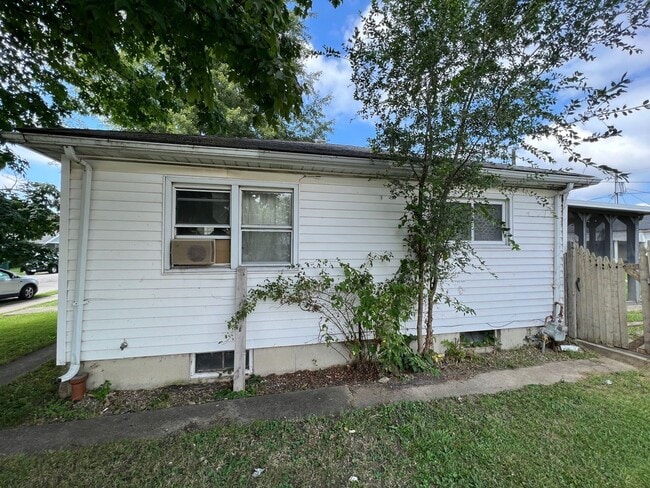 Building Photo - Pet-friendly 2BR/1BA Home for Rent!