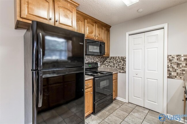 Building Photo - 123 Ann Bradley Dr