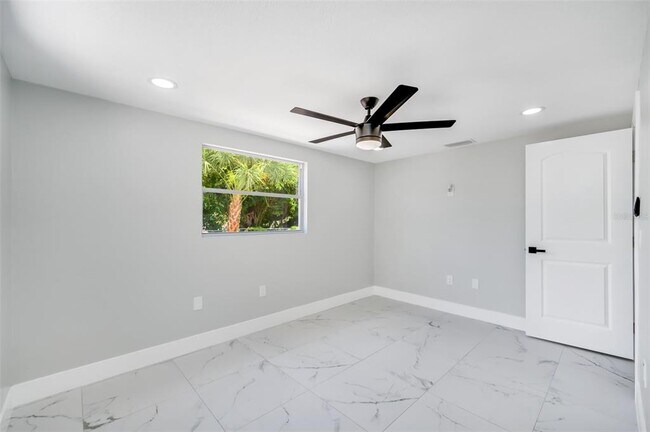 Building Photo - 208 Palmetto Rd W