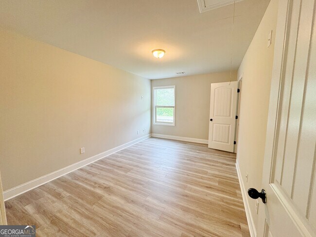 Building Photo - 732 Sanctuary Ln