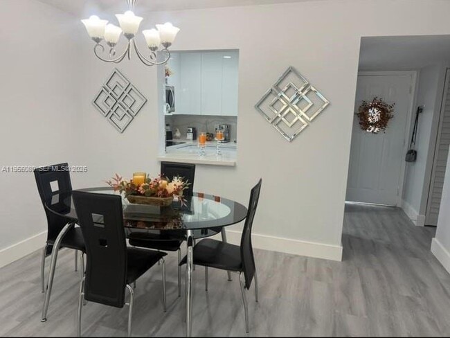 Building Photo - 1327 Towhee St