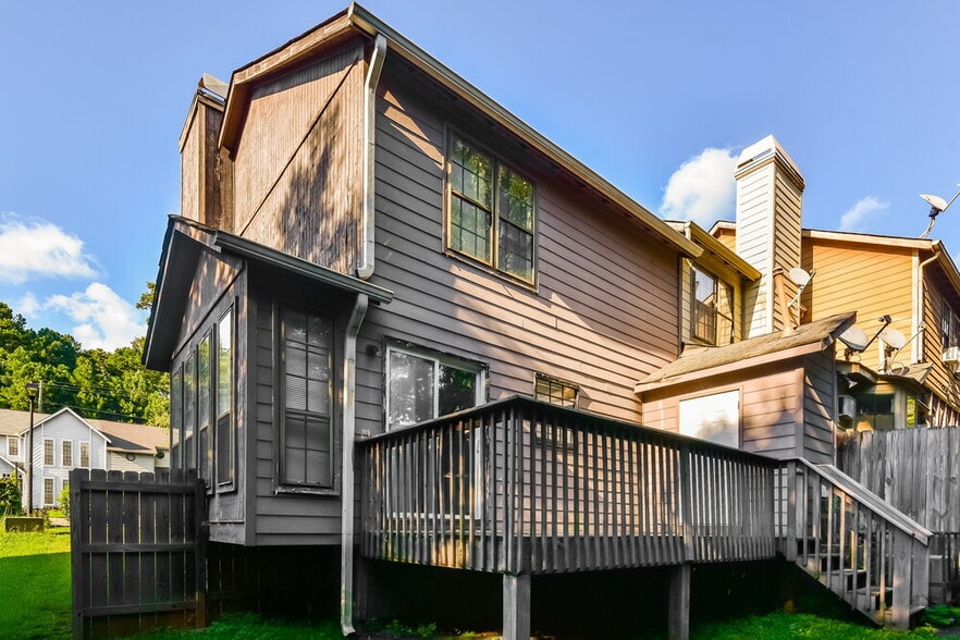 Building Photo - 4723 Old Highgate Entry