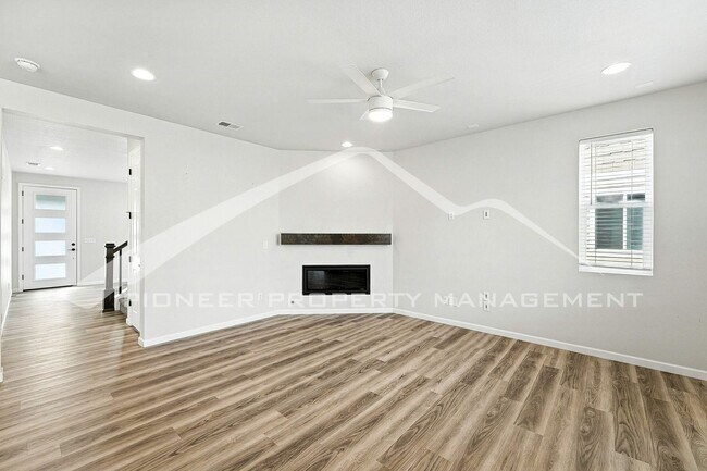 Building Photo - Spacious Home with 2-Car Garage and Centra...
