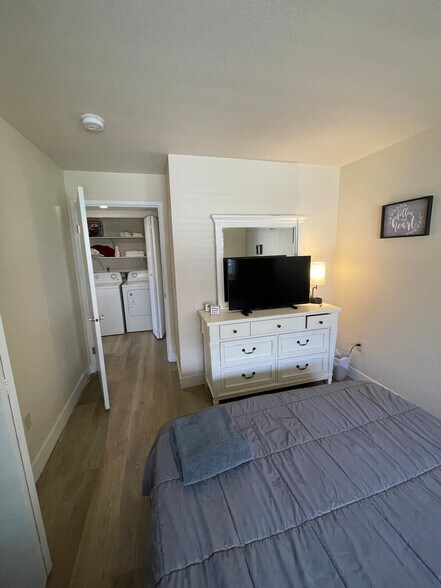 Building Photo - 604 N Columbia Center Blvd