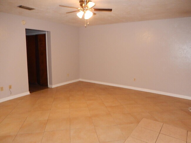 Building Photo - 2334 Sylvan Ct