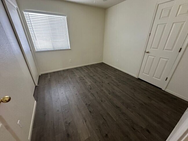 Building Photo - MOVE IN SPECIAL!! DEPOSIT MOVES YOU IN!!!