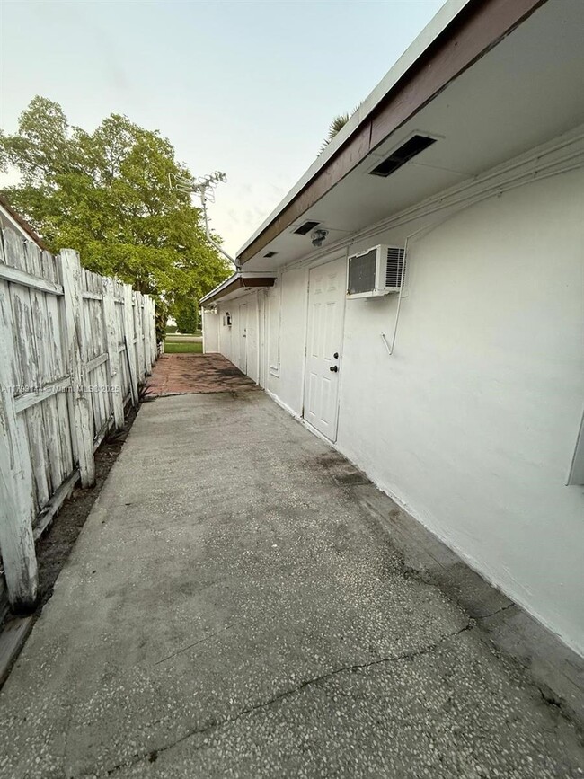 Building Photo - 18670 Belview Dr