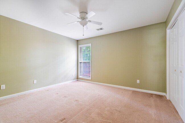 Building Photo - 1561 Glen Erin Dr