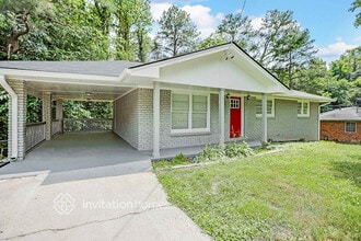 Building Photo - 3582 Highwood Dr SW