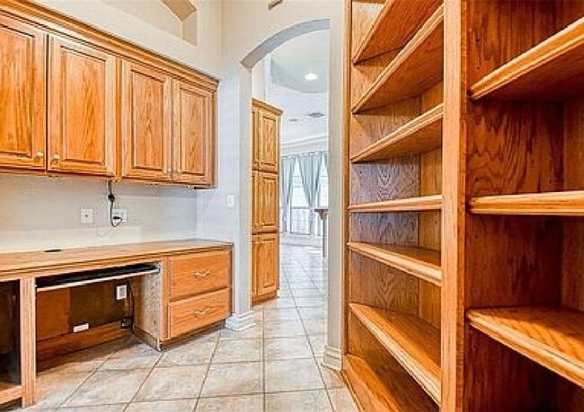 Building Photo - Gated Community! No Lawn Care!! Beautiful ...