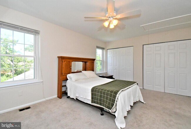 Building Photo - 2489 Hillendale Dr