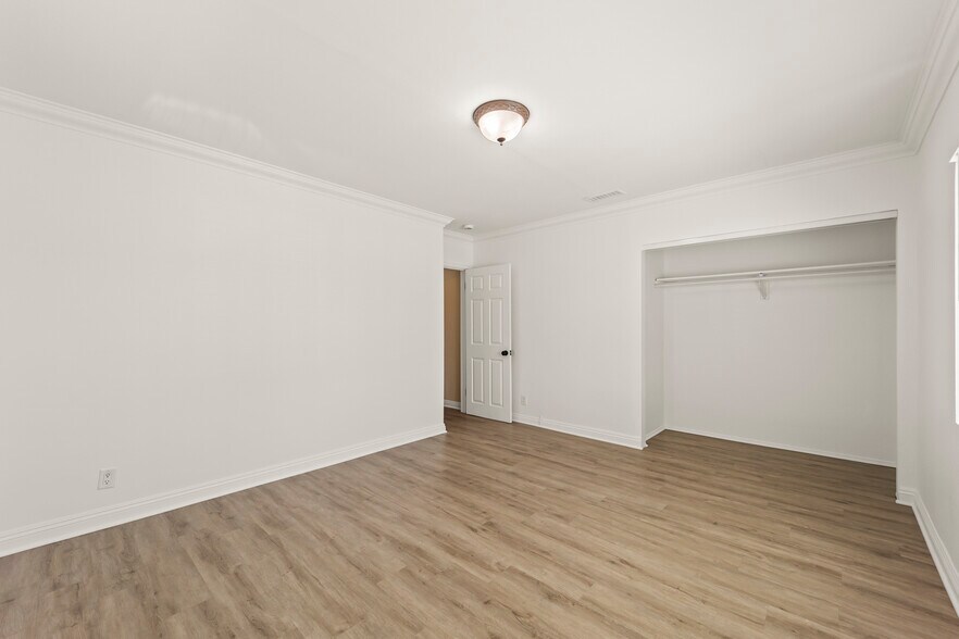 Bedroom 1 w/oversized closet - 12938 Jefferson Ave