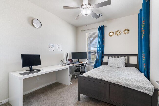 Building Photo - 113 Yellow Thistle Cv