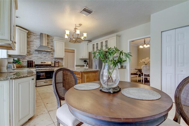 Building Photo - 9401 Woodbay Dr