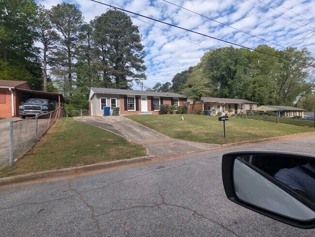 Building Photo - 2194 Baywood Dr SE