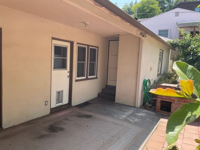 Building Photo - Charming 3-Bedroom Home with Gardener Serv...
