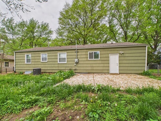 Building Photo - 10525 Skiles Ave