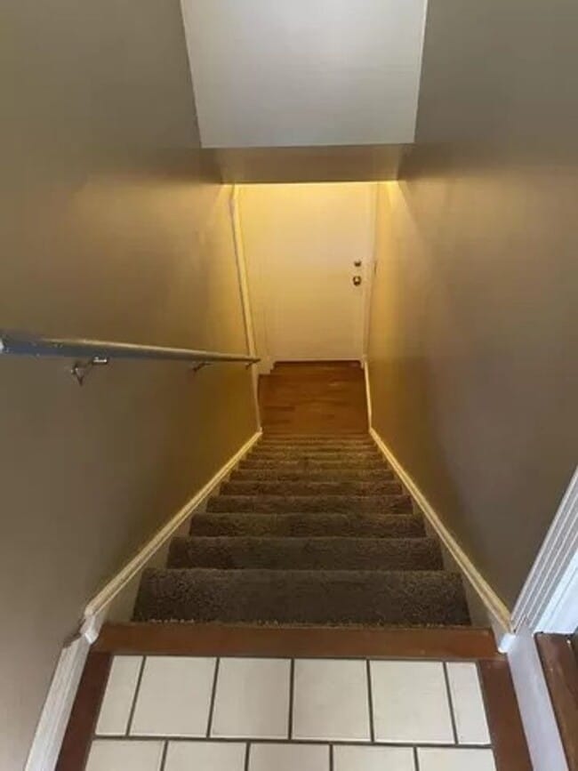 Building Photo - 1 Bedroom 1 Bath Basement Apartment