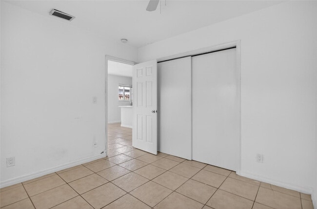 Building Photo - 709 SW 13th Ave