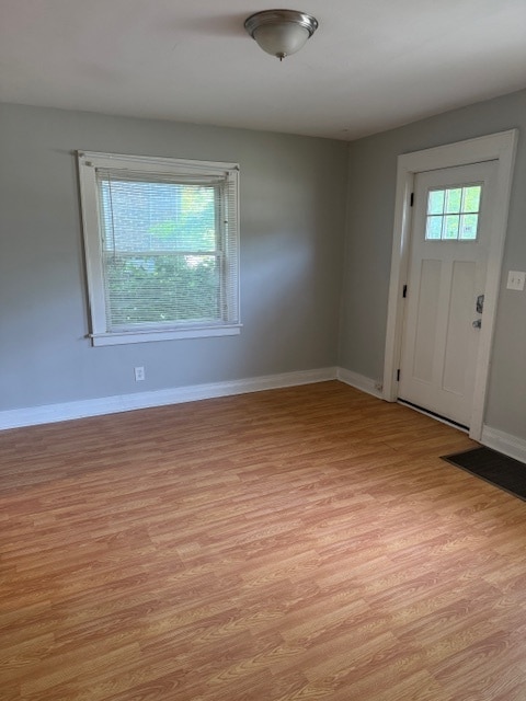 Building Photo - Adorable 2BR/1BA with spacious living area and wood floors throughout!