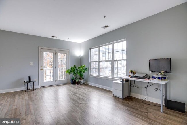 Building Photo - 8069 Gatehouse Rd