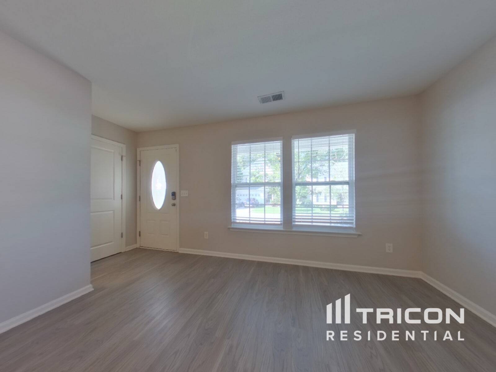 Building Photo - 453 Denman Loop