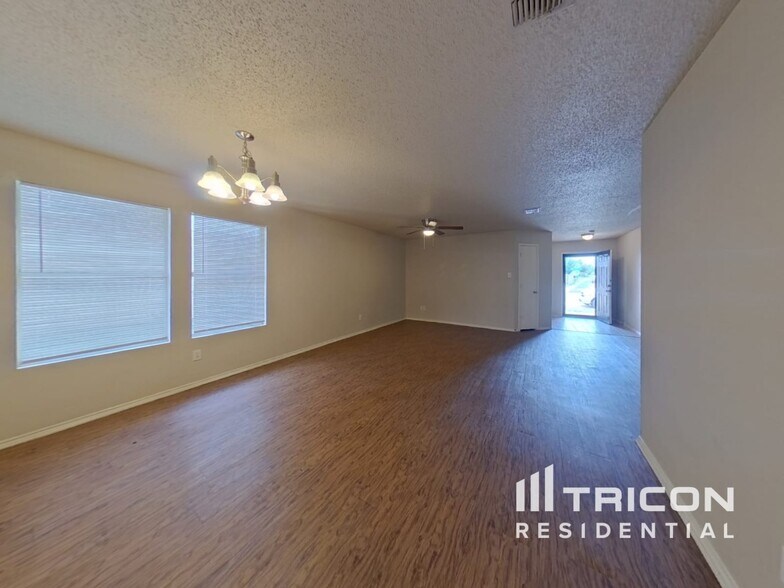 Building Photo - 8769 Garden Springs Dr
