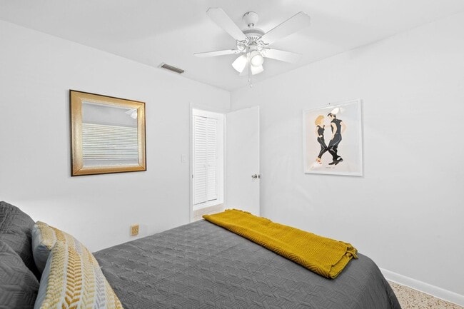 Building Photo - 409 NW 27th St