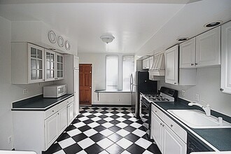 Building Photo - Simply Perfect Canton 2bd/2ba Rowhome w/ Parking! Available 5/11