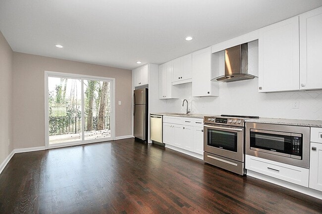 Building Photo - Modern NoDa Duplex Available Today!