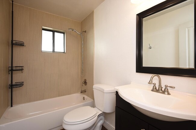 Building Photo - 502 E Mariposa St