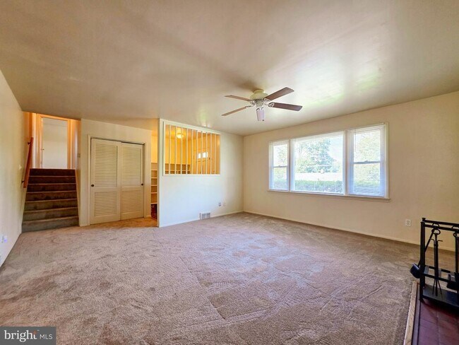 Building Photo - 7511 Elgar St