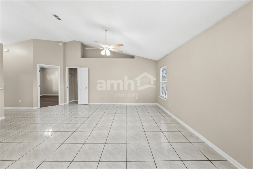 Building Photo - 1773 Chandelier Cir E