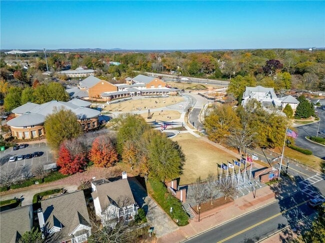 Building Photo - 1003 Valley Dr