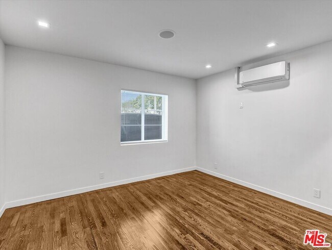 Building Photo - 754 Croft Ave