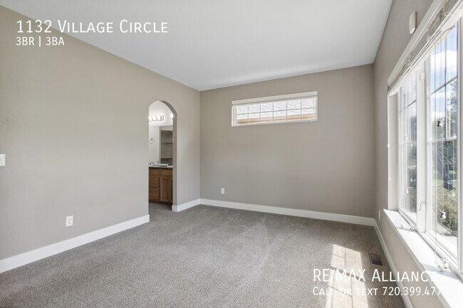Building Photo - 1132 Village Cir