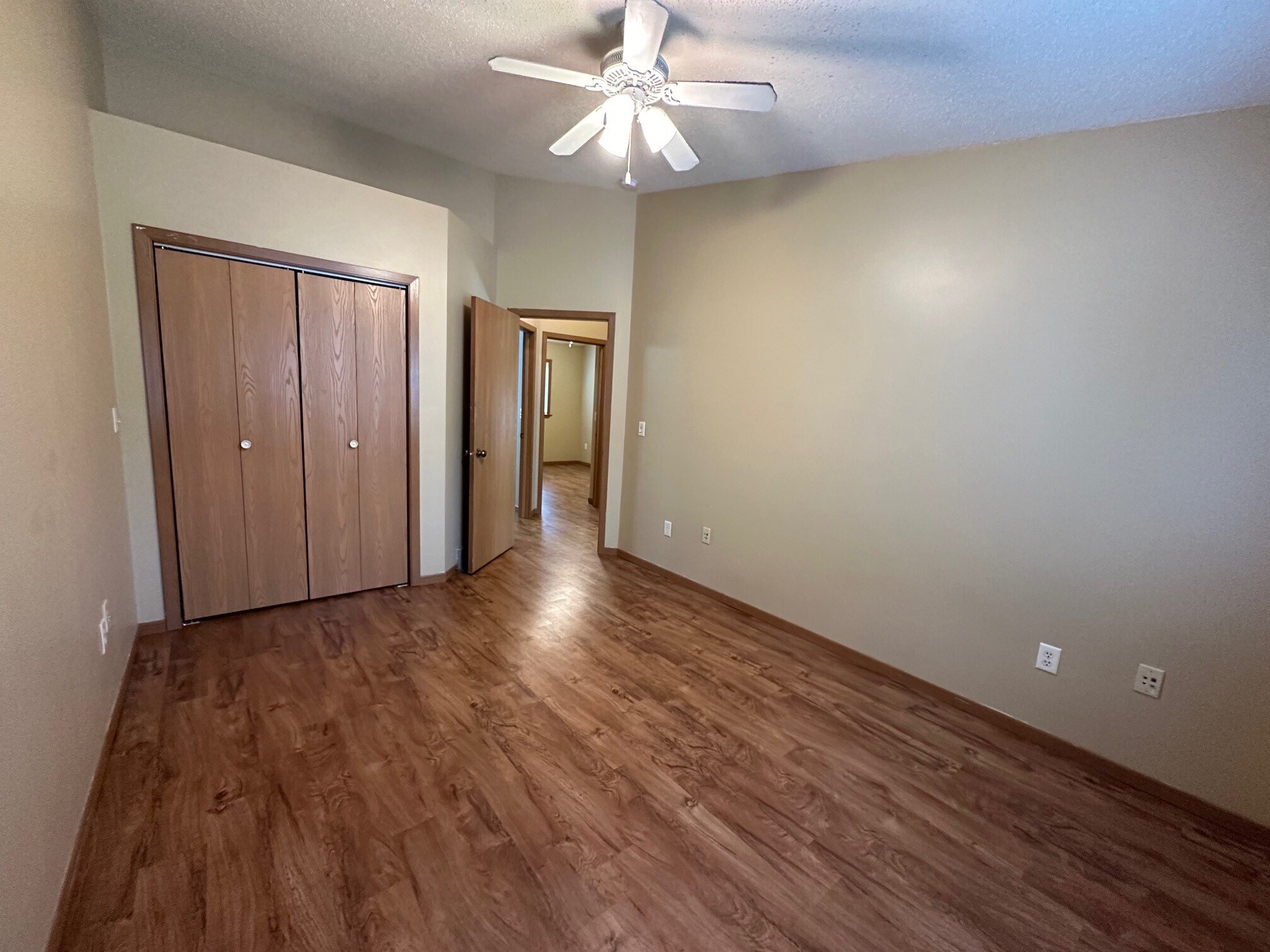 Building Photo - 1521 6th St E