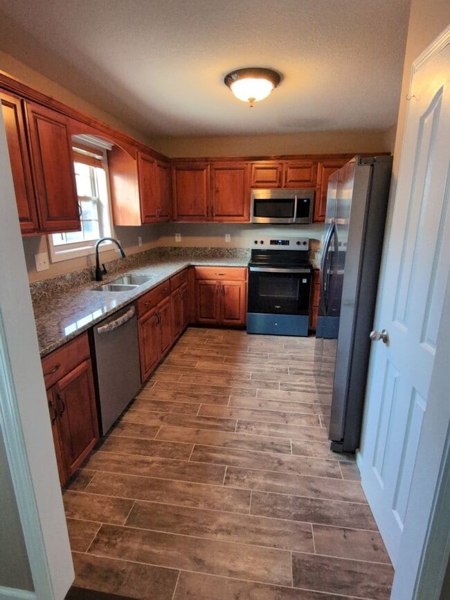 Building Photo - 3510 Southwood Dr