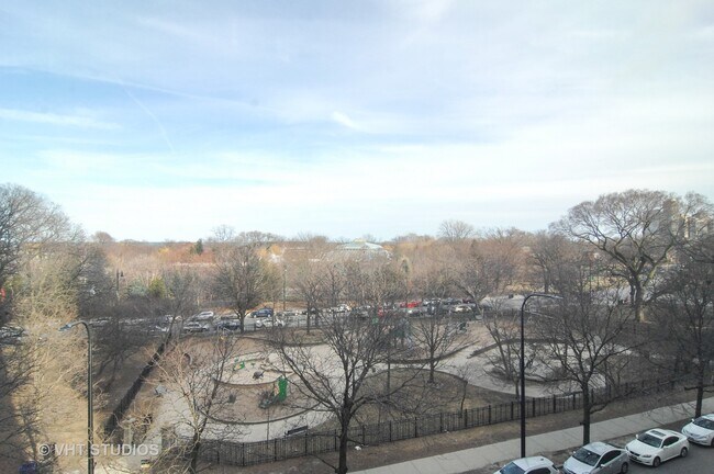 Building Photo - 2130 N Lincoln Park W