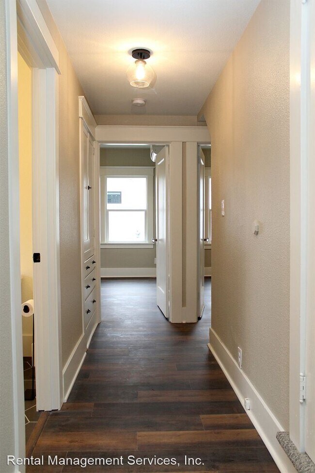 Building Photo - 4 br, 1.5 bath House - 36 NE Beech St # A