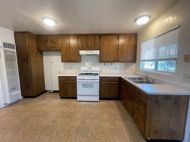 Building Photo - West Lancaster 1 Bedroom