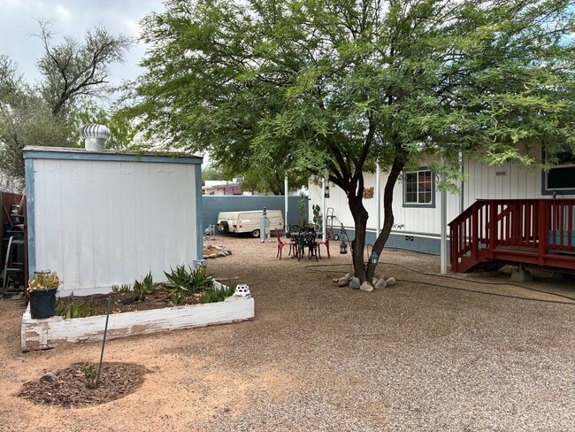 Building Photo - 526 W Pelaar Dr